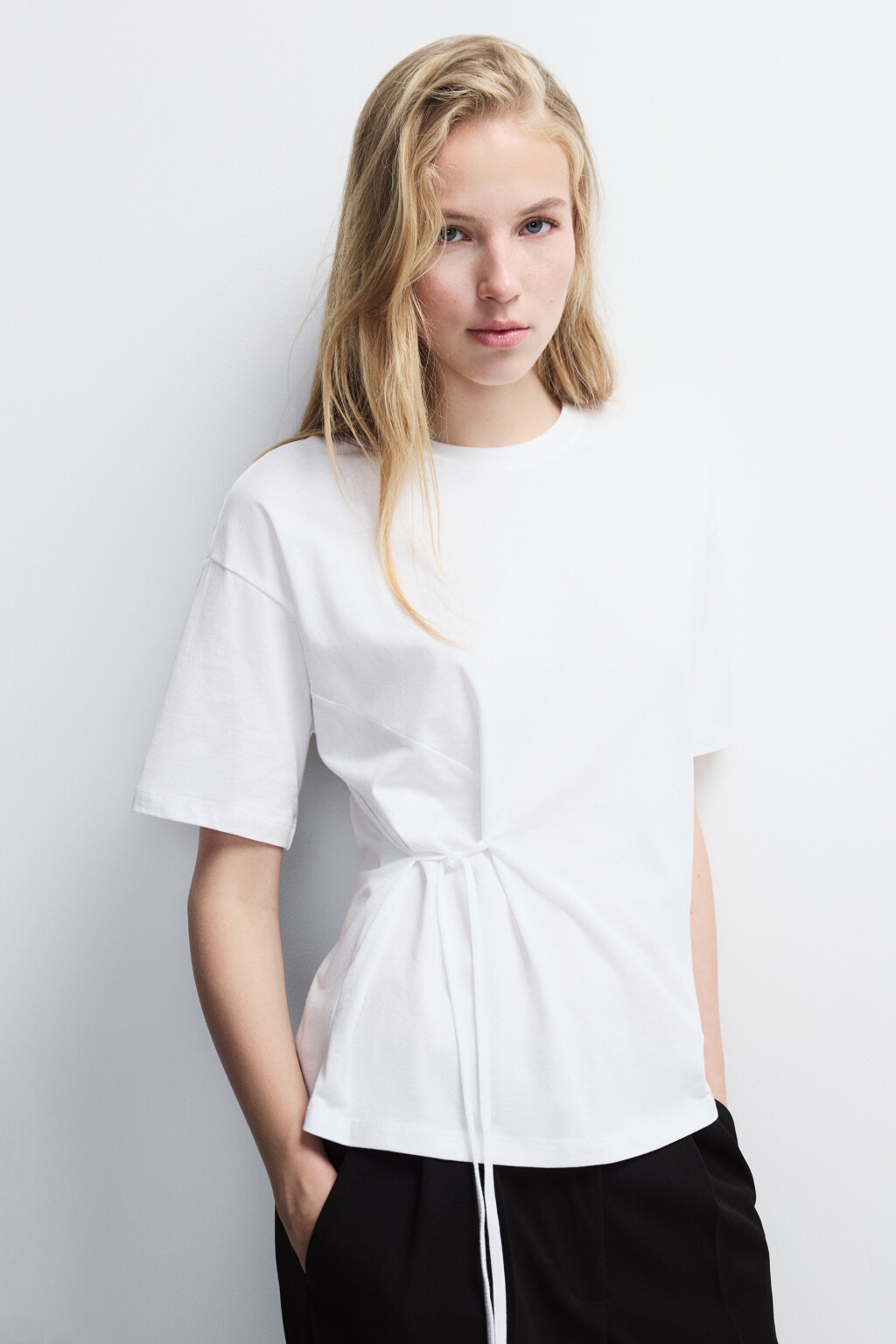 Футболка-топ с драпировкой и завязками - цвет белый - 1