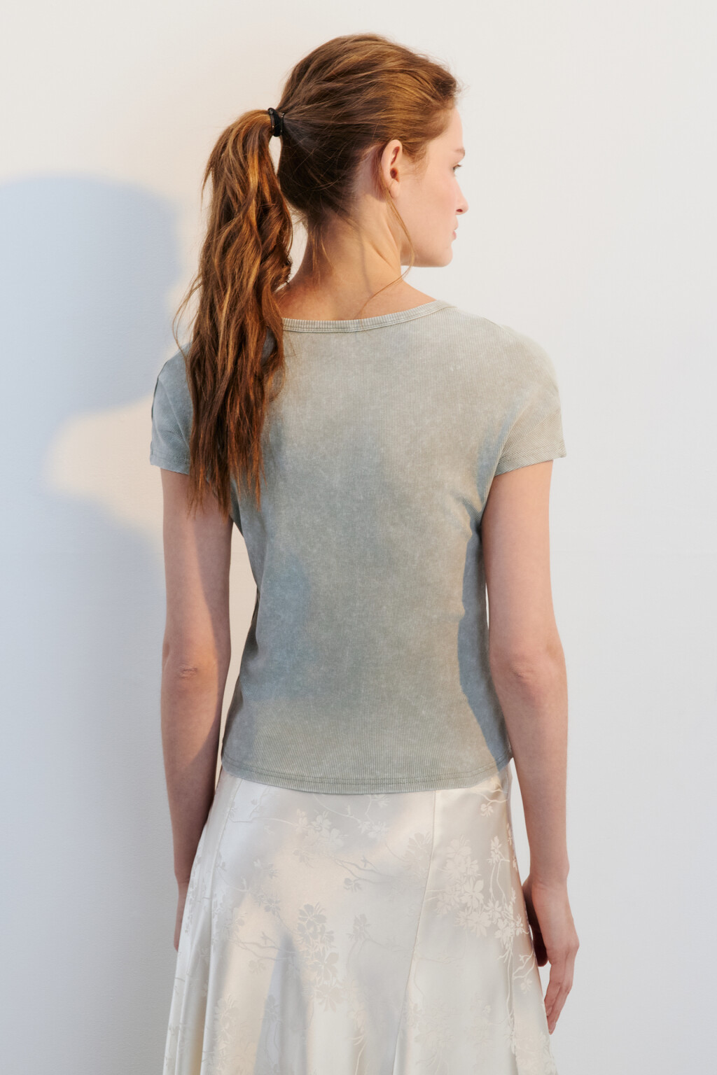 Футболка-топ в рубчик с вареным эффектом - цвет зеленый - 3