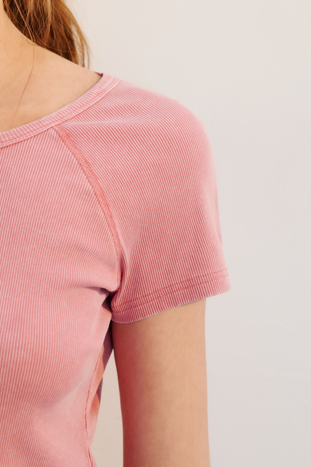 Футболка-топ в рубчик с вареным эффектом - цвет оранжевый - 7