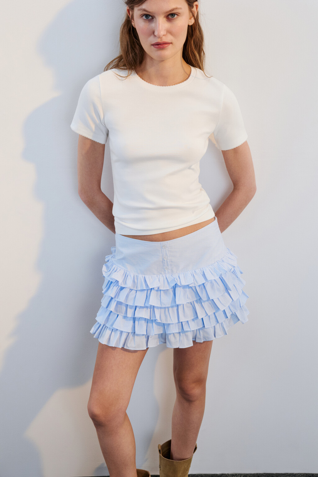 Футболка приталенная с кружевом - цвет белый - 1