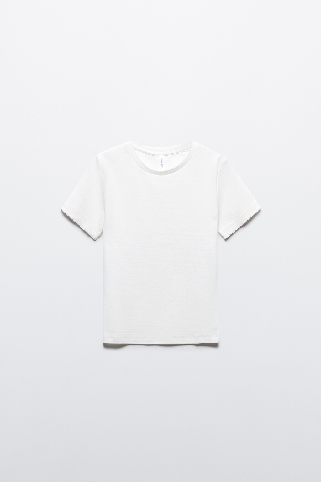 Футболка приталенная с кружевом - цвет белый - 7