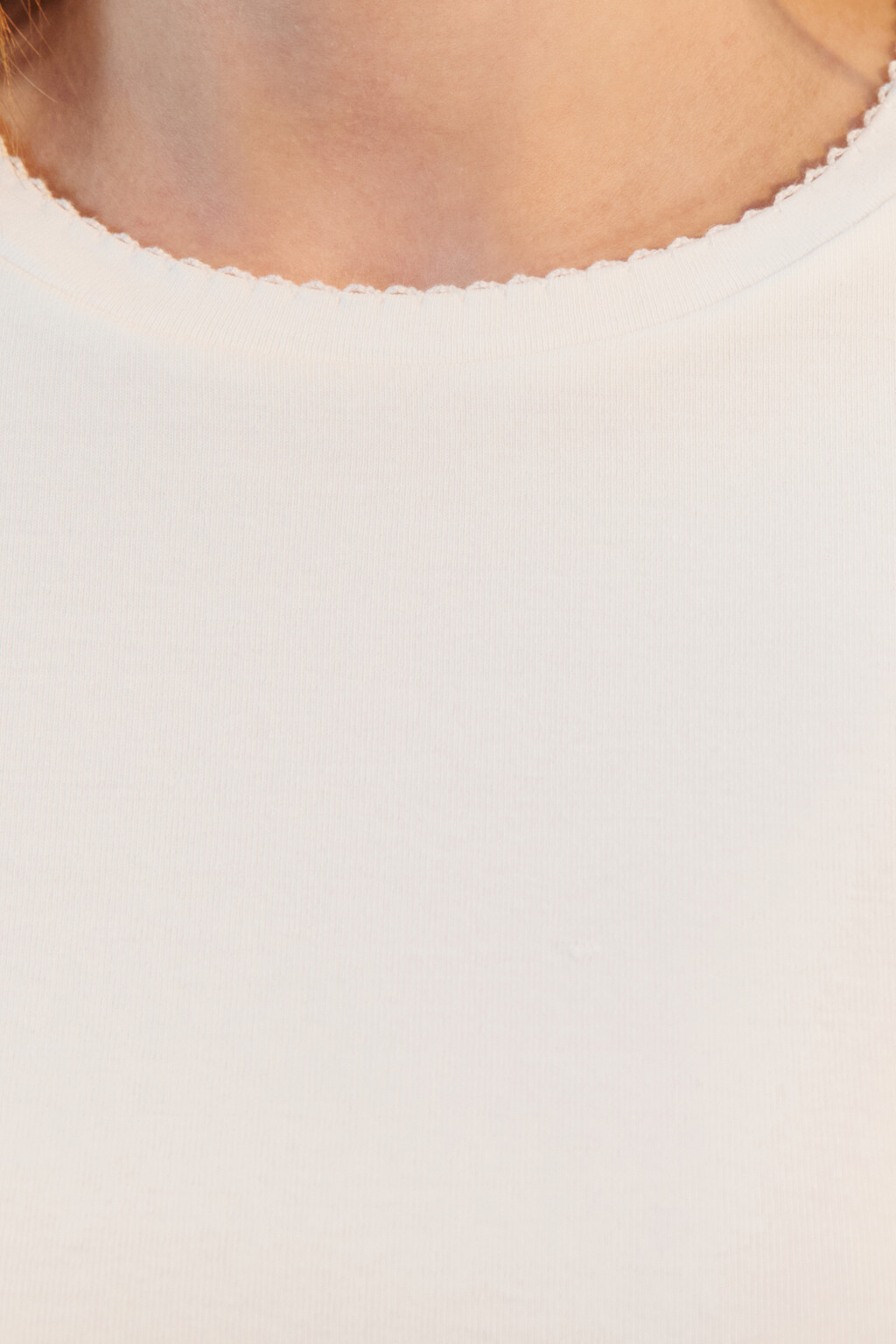 Футболка приталенная с кружевом - цвет белый - 5