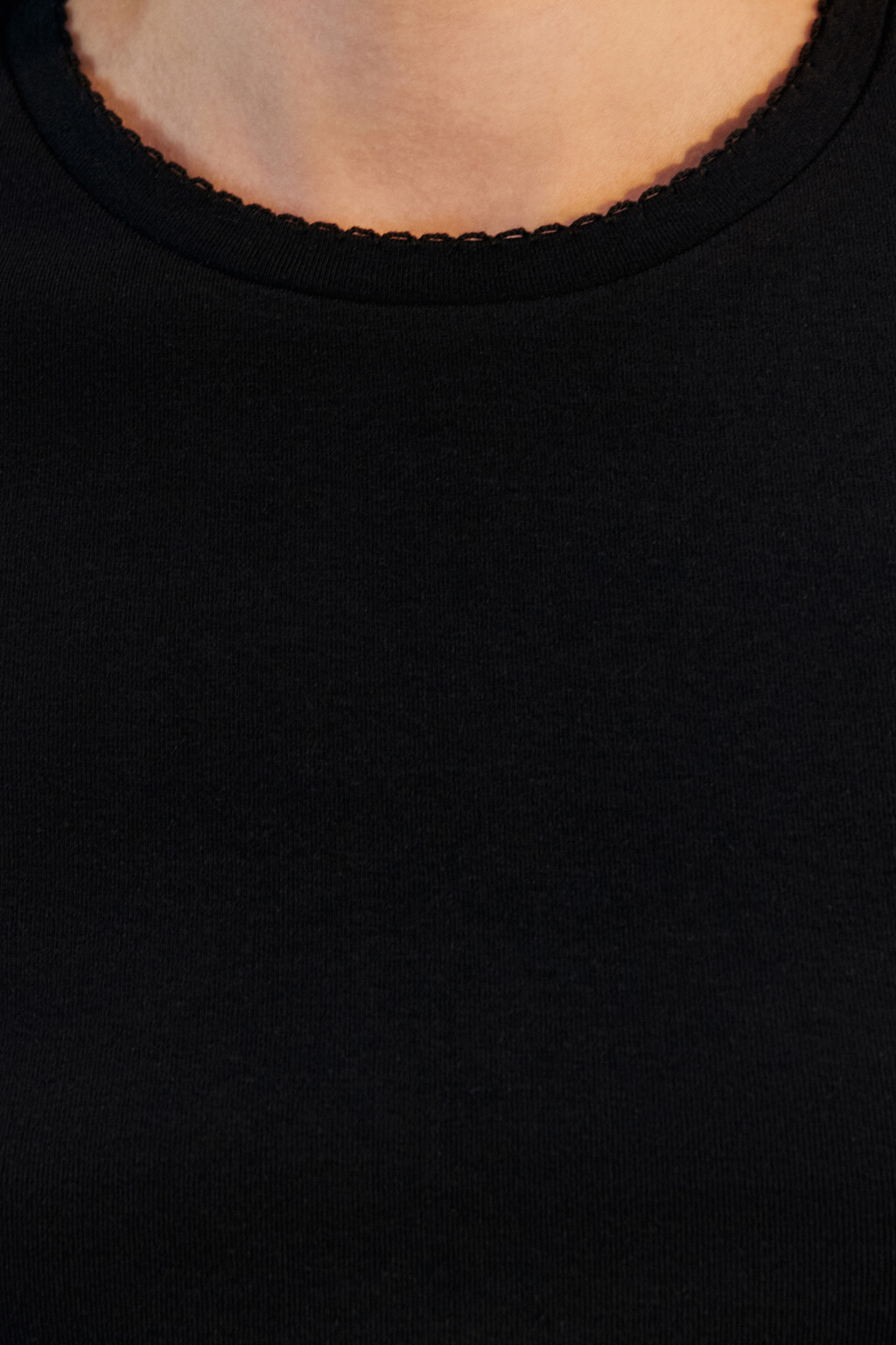 Футболка приталенная с кружевом - цвет черный - 5
