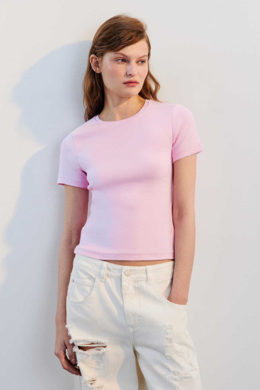 Футболка приталенная с кружевом - цвет розовый - 2