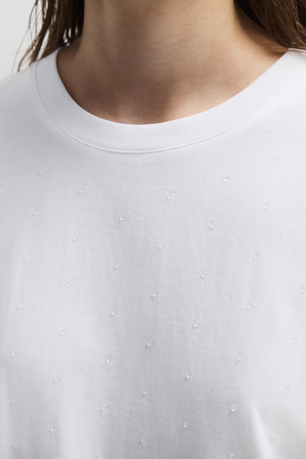 Футболка хлопковая с прозрачными каплями - цвет белый - 5