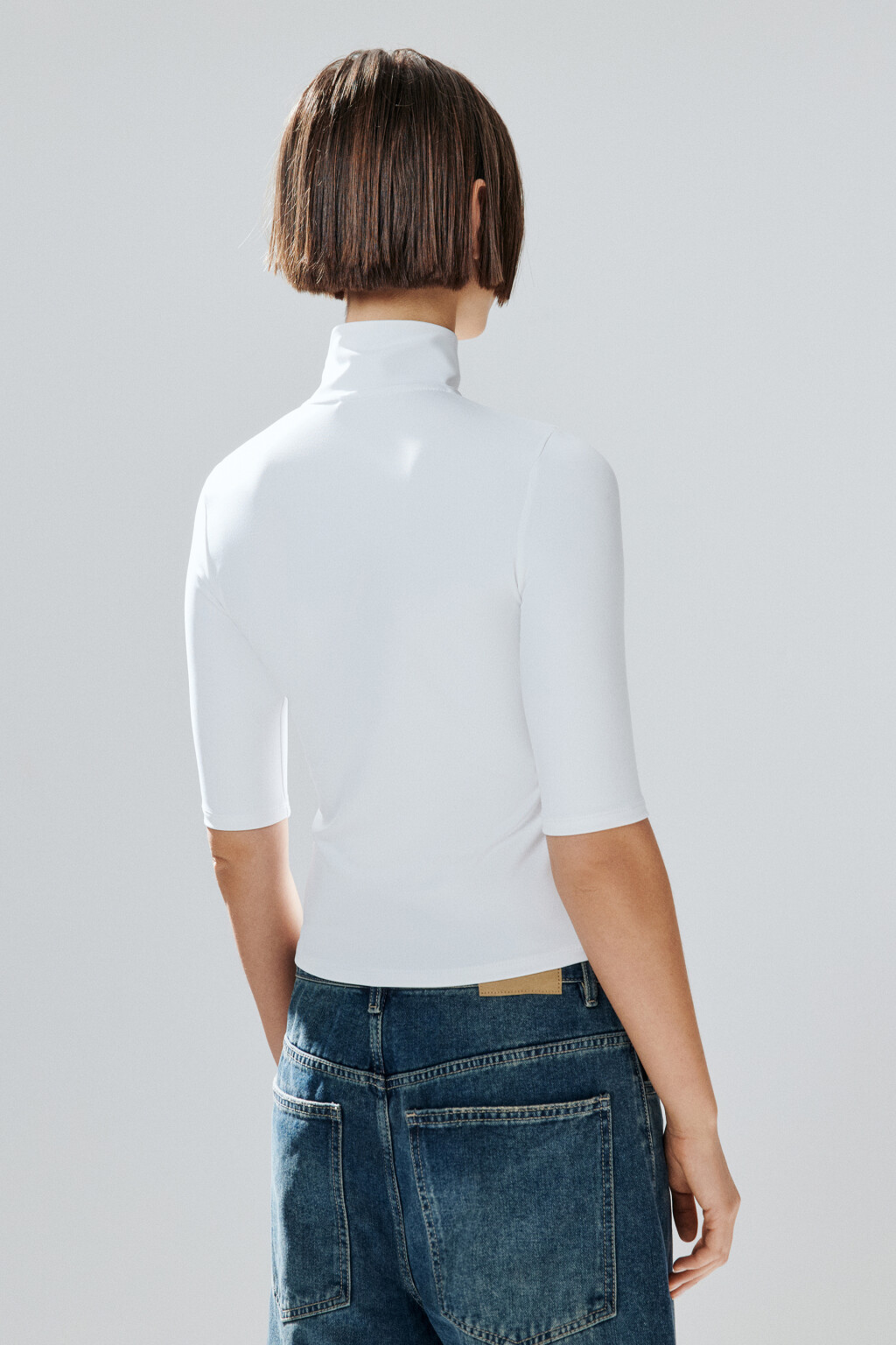 Футболка с воротником на молнии - цвет белый - 2