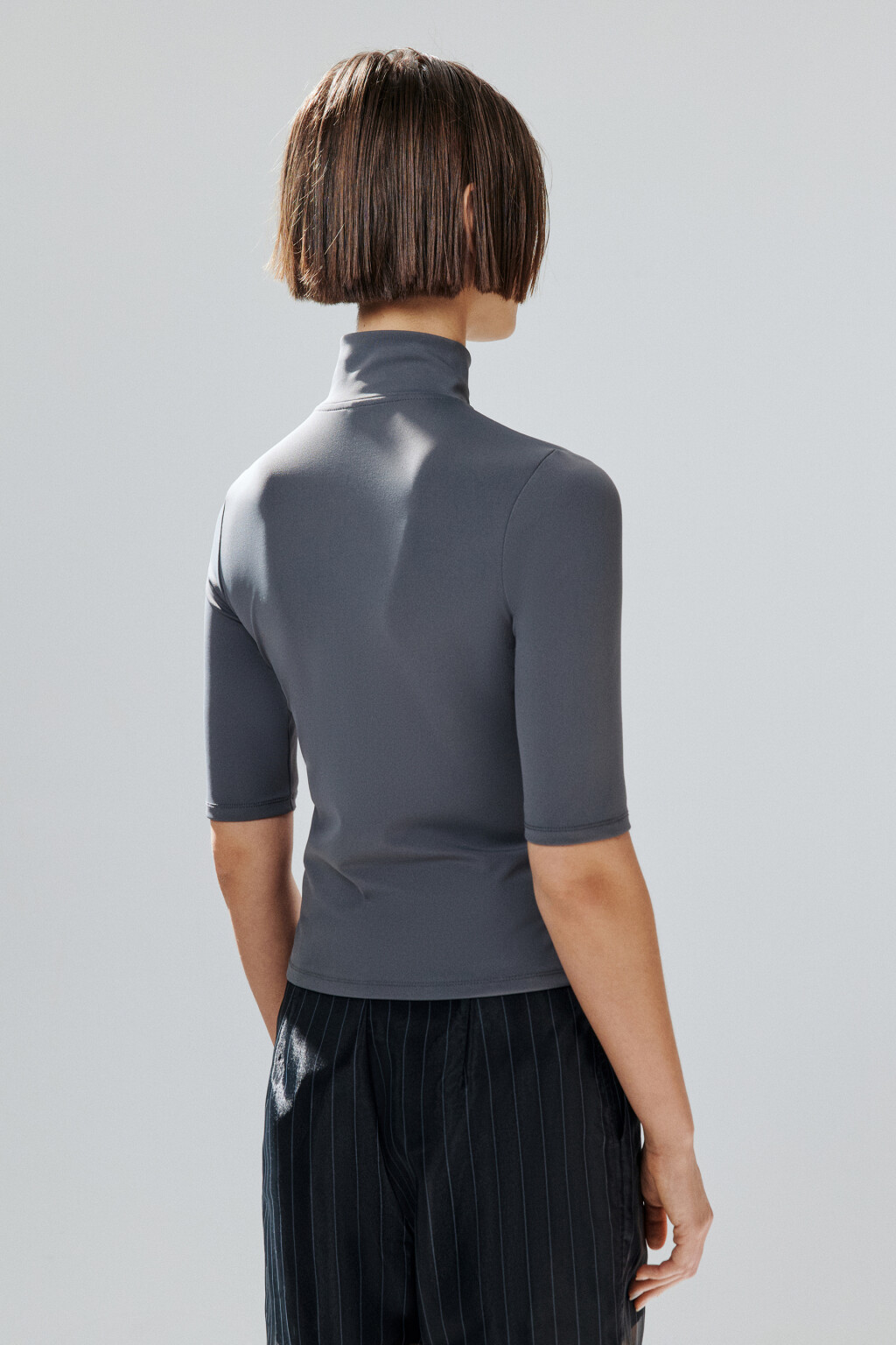 Футболка с воротником на молнии - цвет серый - 4
