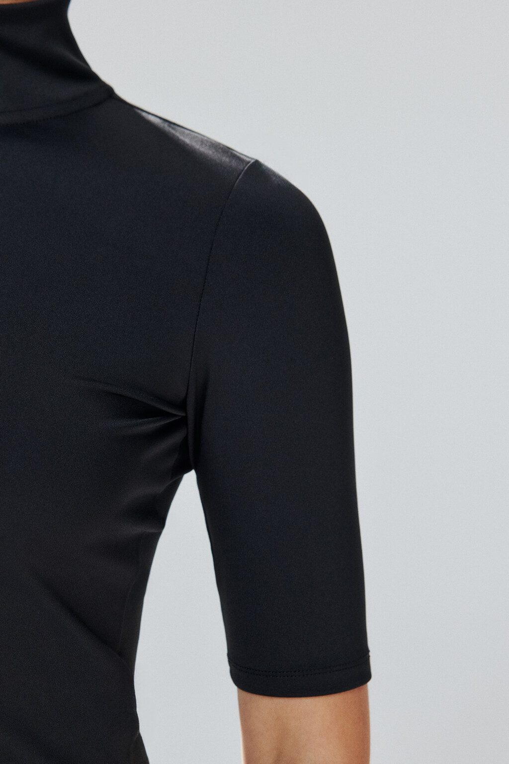 Футболка с воротником на молнии - цвет черный - 6