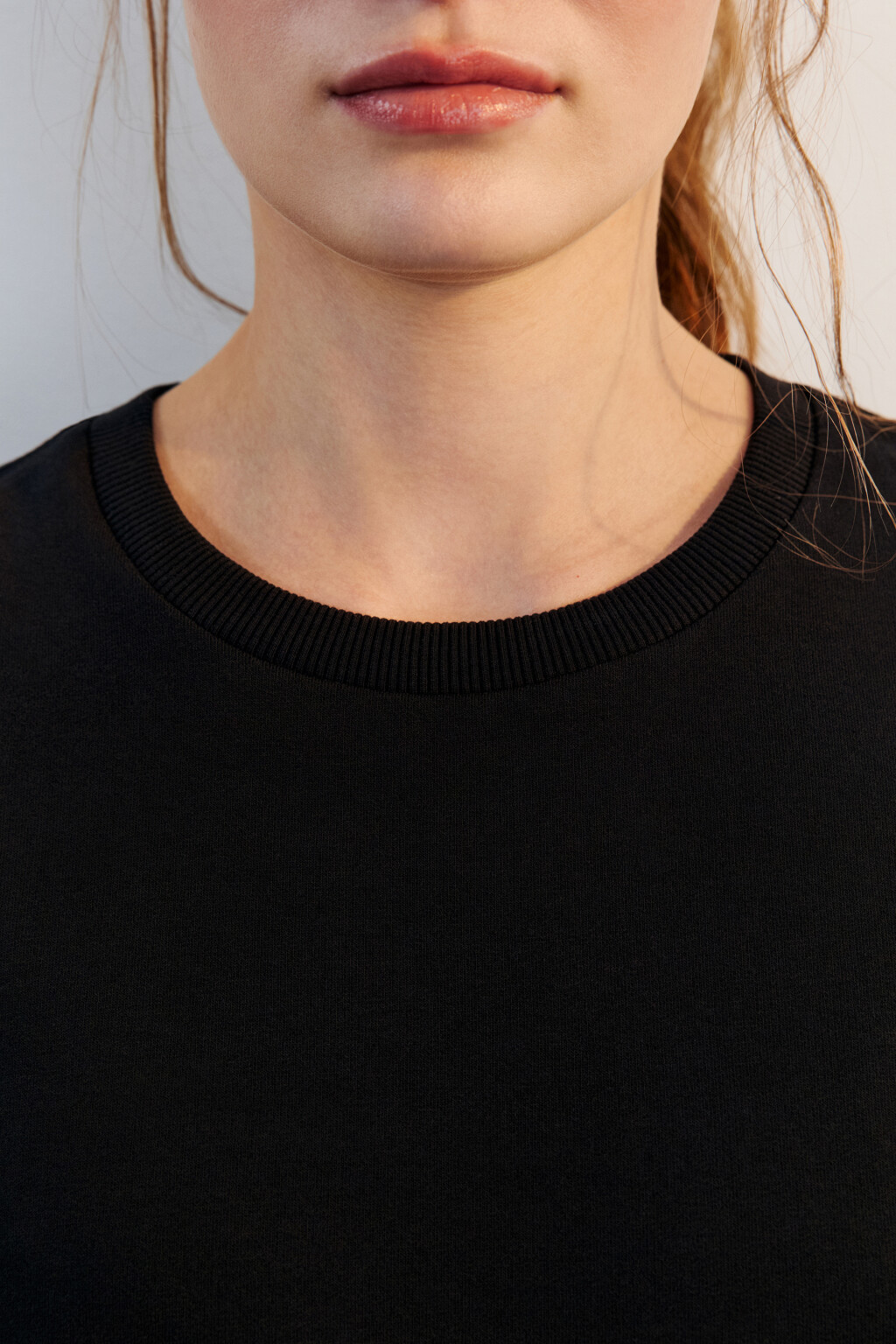 Футболка из плотного трикотажа - цвет черный - 4