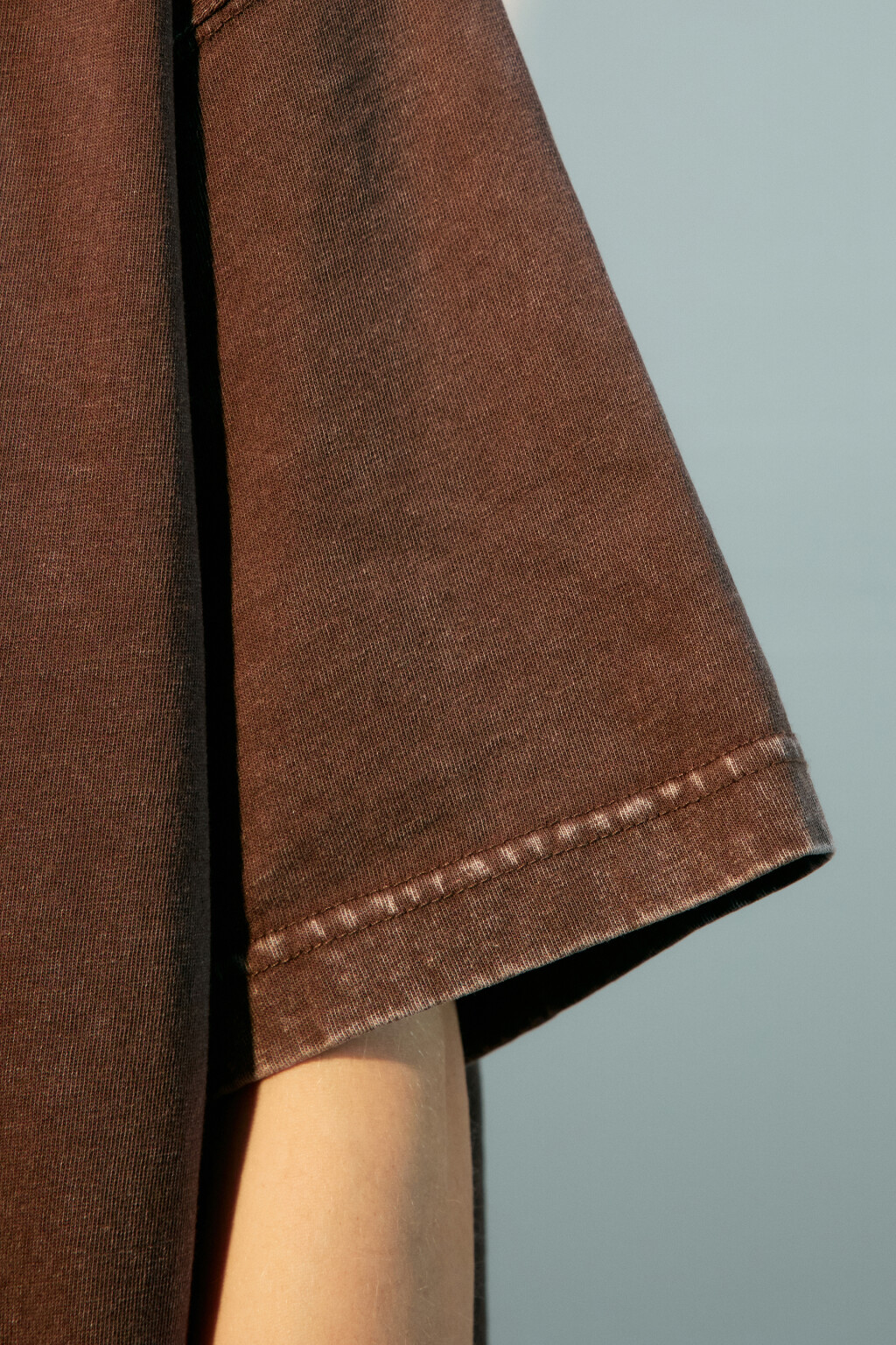 Футболка с вареным эффектом и принтом - цвет коричневый - 6