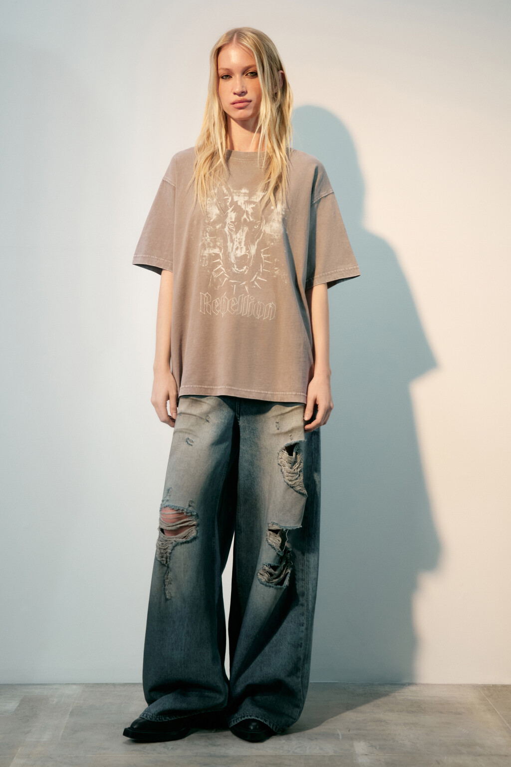 Футболка с вареным эффектом и принтом - цвет серый - 4