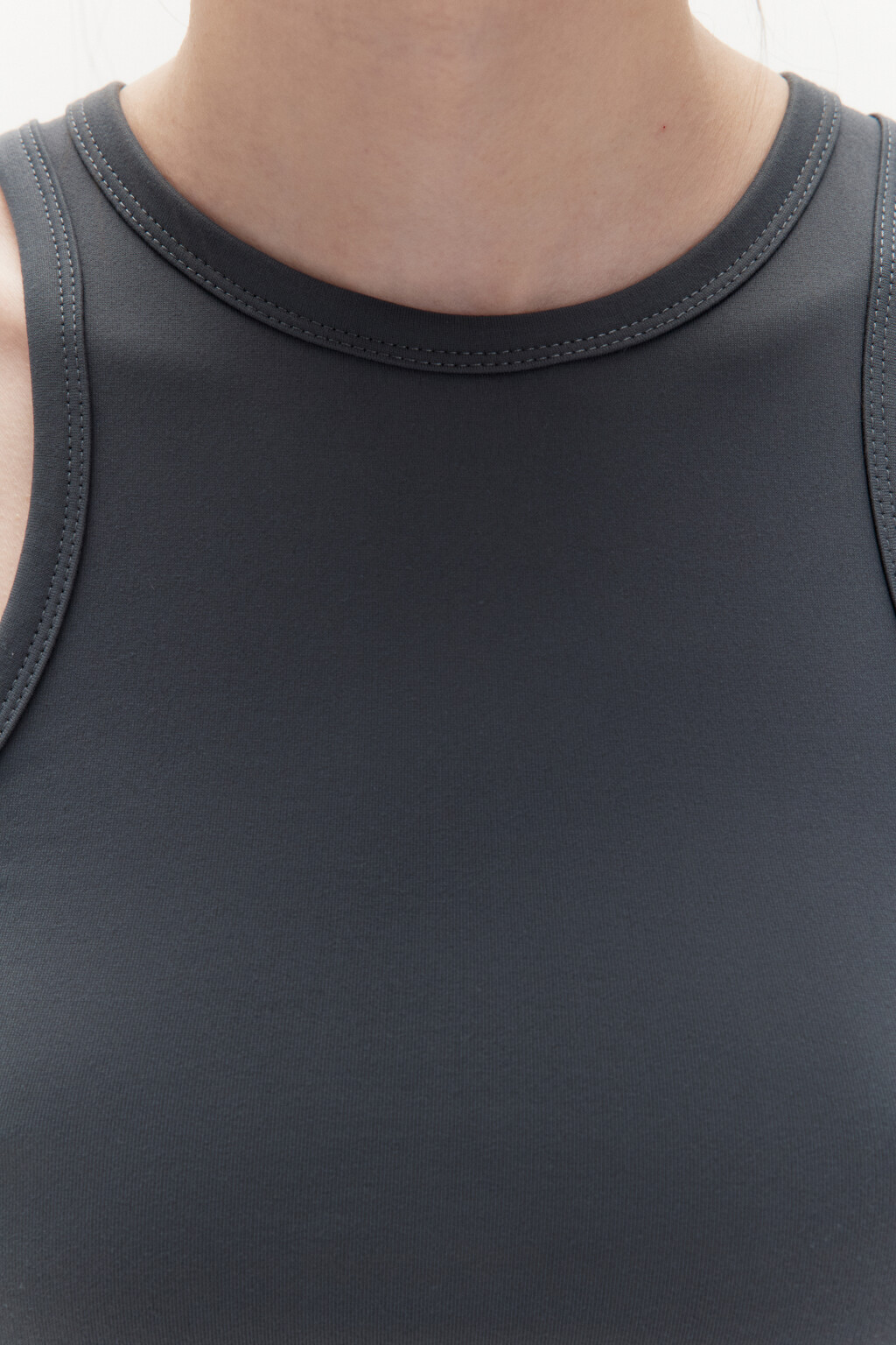 Майка гладкая облегающая на широких бретелях - цвет серый - 6