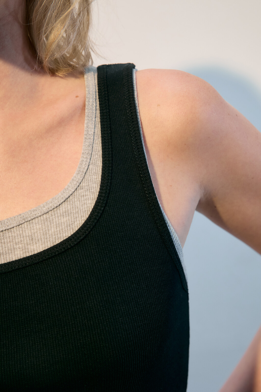 Майка в рубчик двуслойная - цвет черный - 6