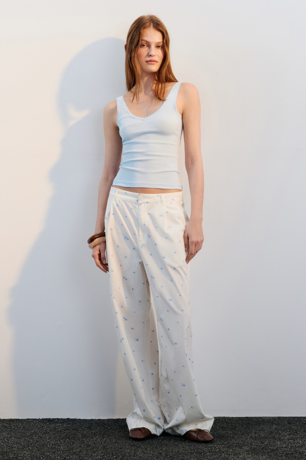 Майка в рубчик с кружевом и бантиком - цвет голубой - 4