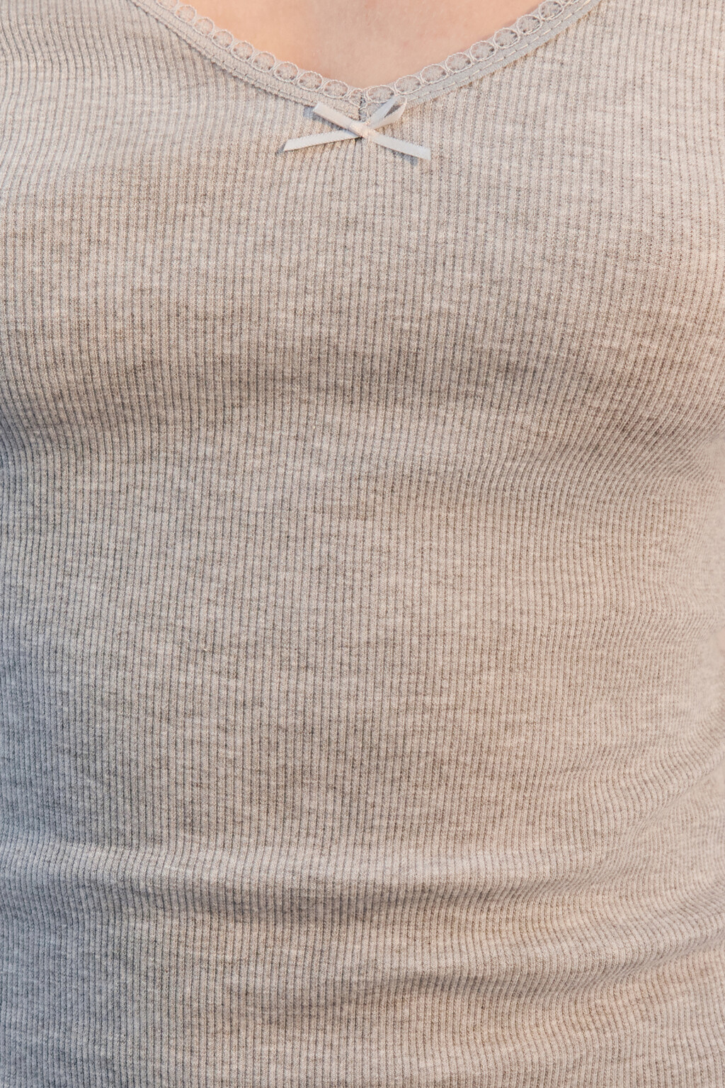 Майка в рубчик с кружевом и бантиком - цвет серый - 6