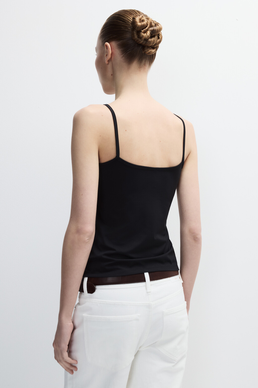 Майка гладкая на тонких бретельках - цвет черный - 3
