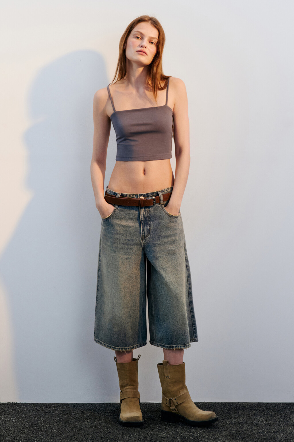 Топ-бандо на тонких бретельках - цвет серый - 4