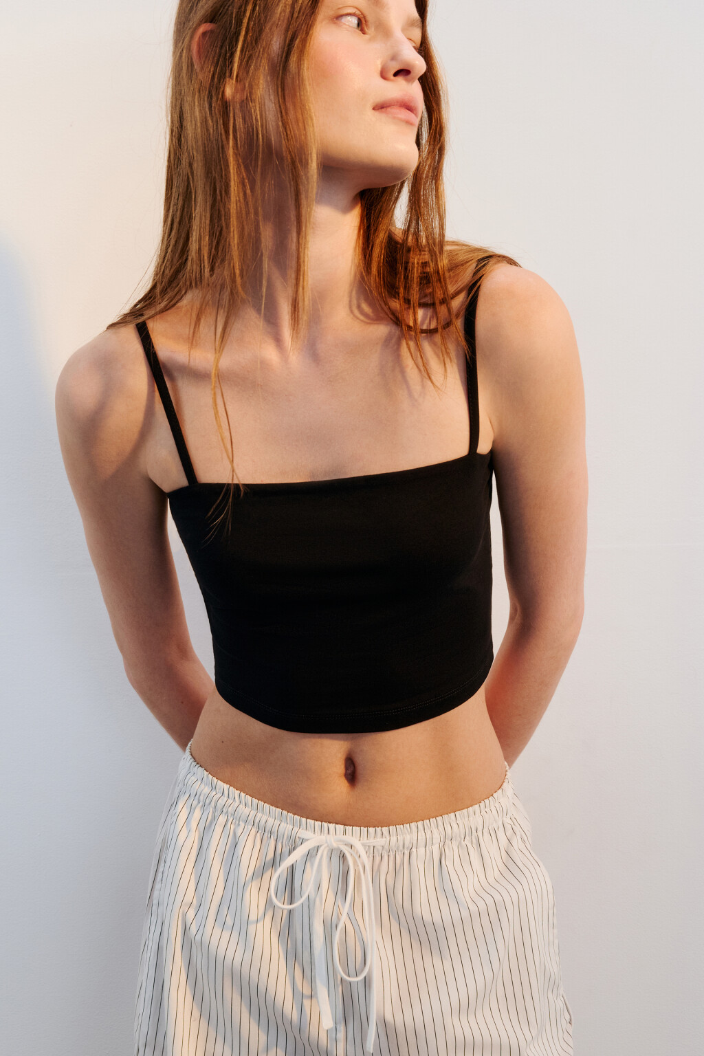 Топ-бандо на тонких бретельках - цвет черный - 1