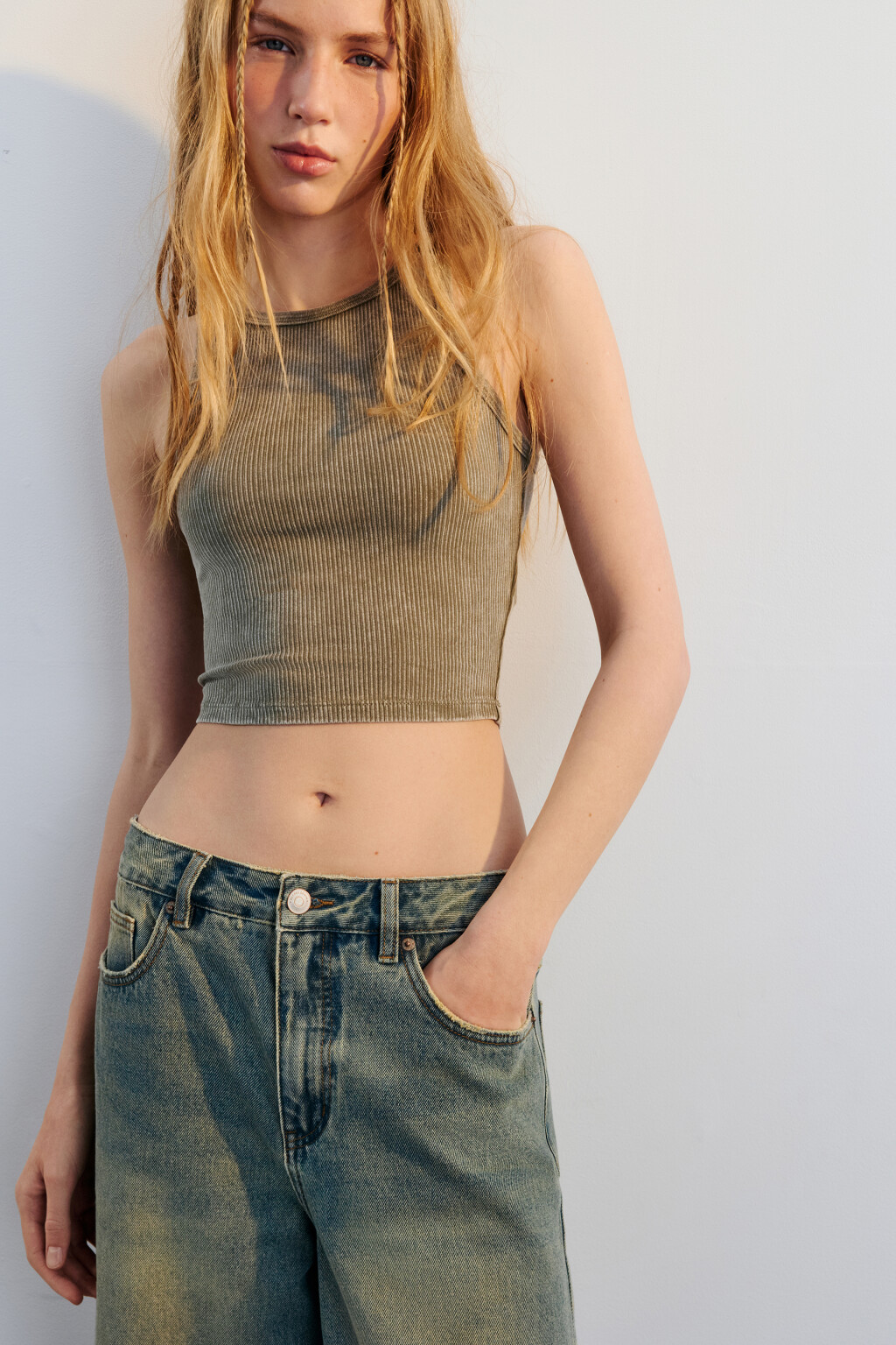 Майка-топ в рубчик на узких бретелях - цвет зеленый - 1