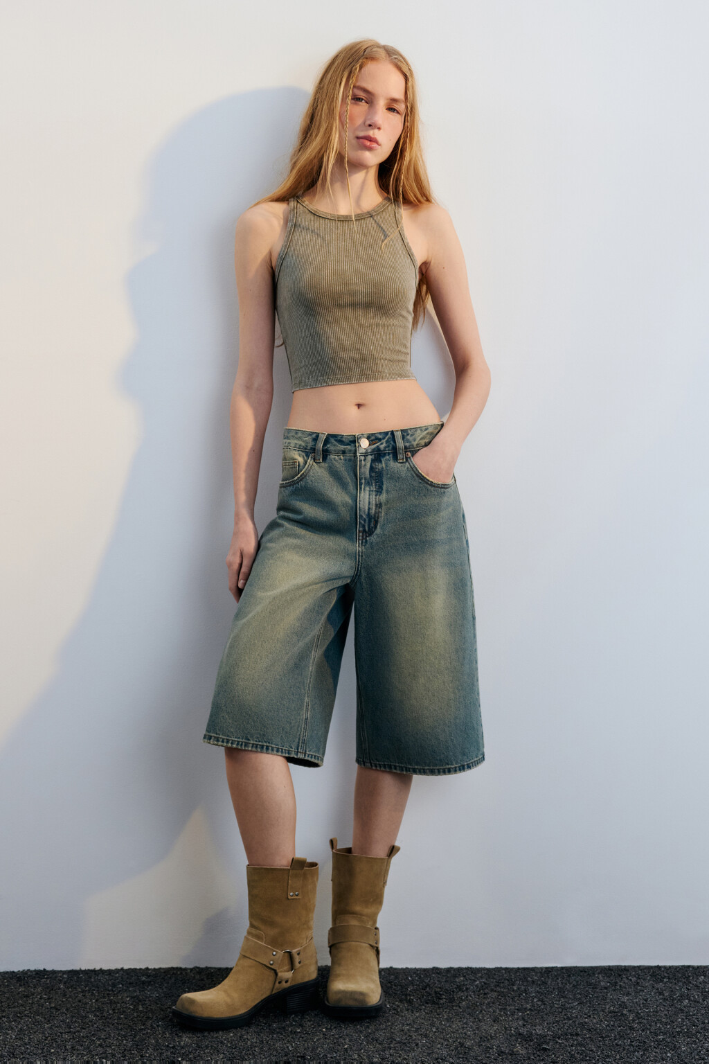 Майка-топ в рубчик на узких бретелях - цвет зеленый - 4