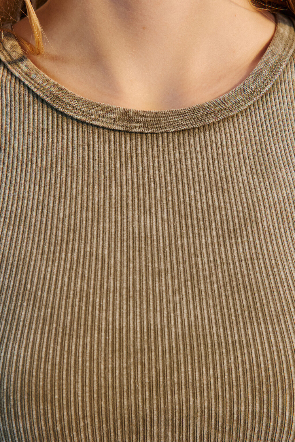 Майка-топ в рубчик на узких бретелях - цвет зеленый - 5