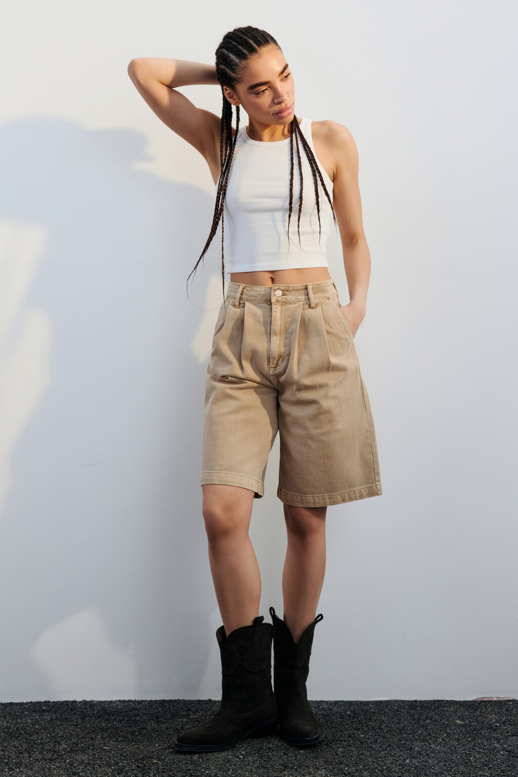 Майка-топ в рубчик на узких бретелях - цвет белый - 5