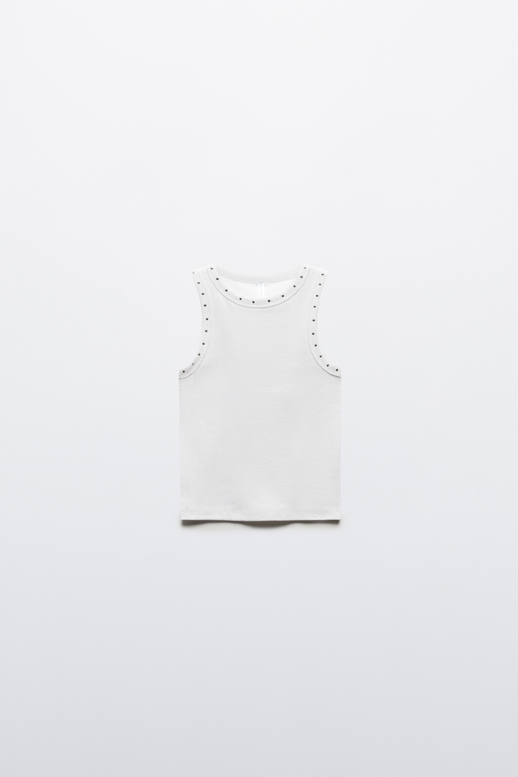 Майка в рубчик с металлическими заклепками - цвет белый - 7