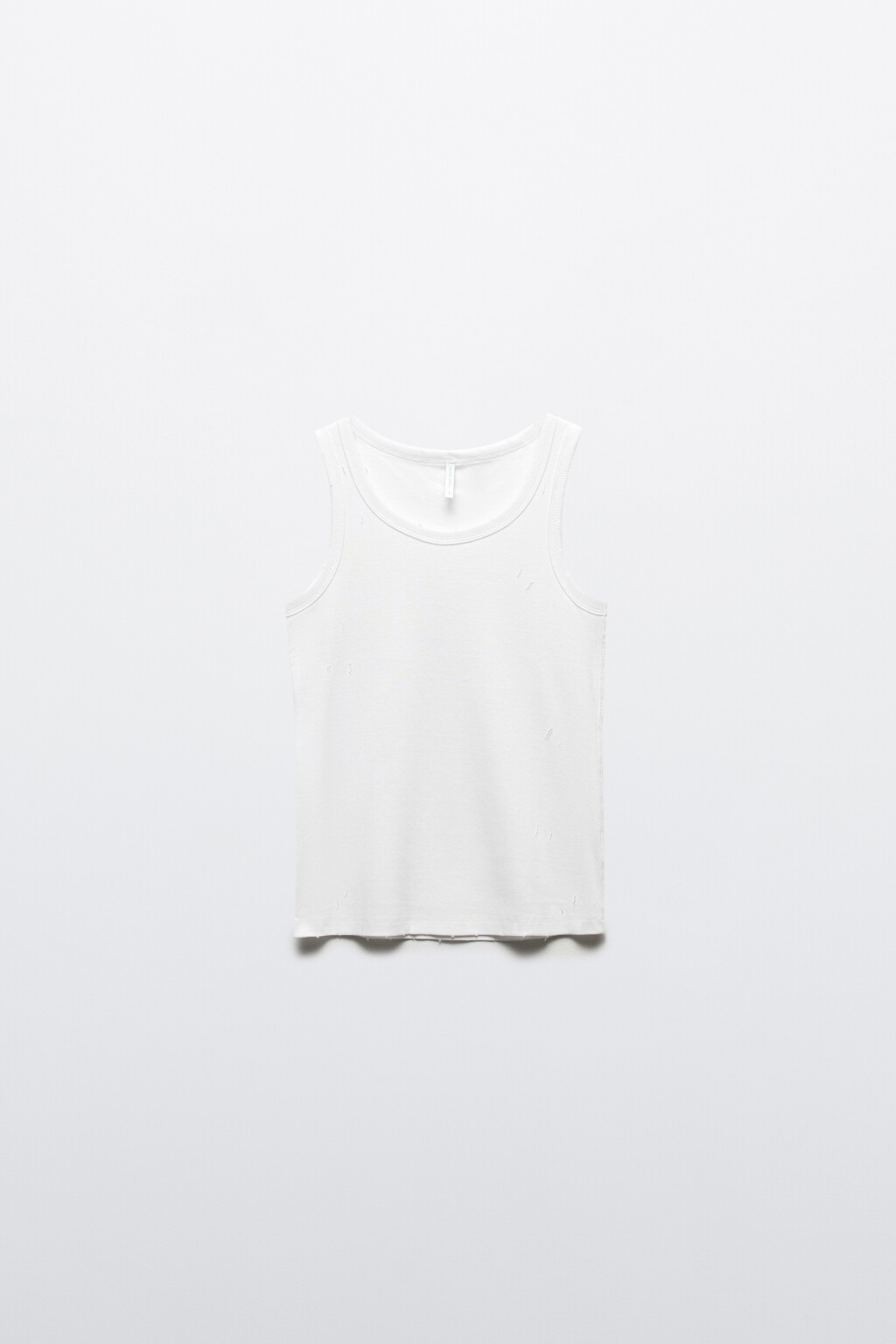 Майка-топ рваная в рубчик - цвет белый - 7