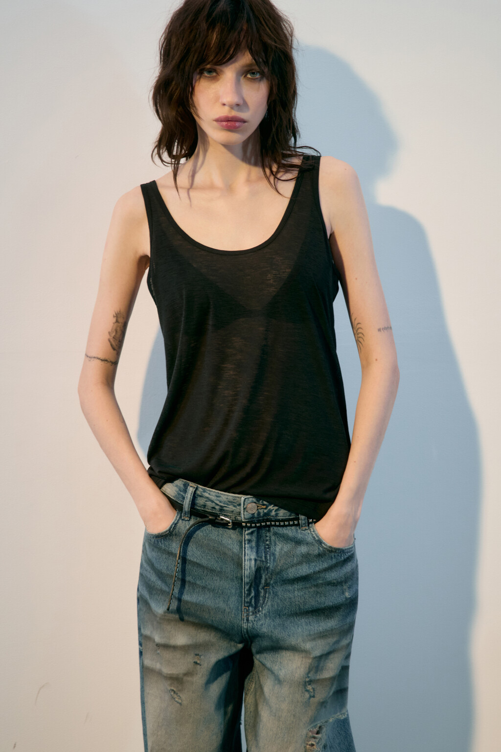 Майка трикотажная на узких бретелях - цвет черный - 2