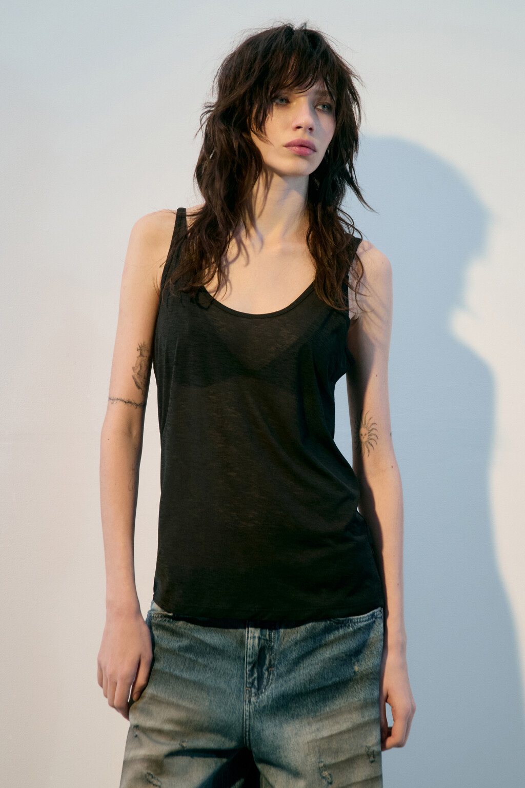 Майка трикотажная на узких бретелях - цвет черный - 3