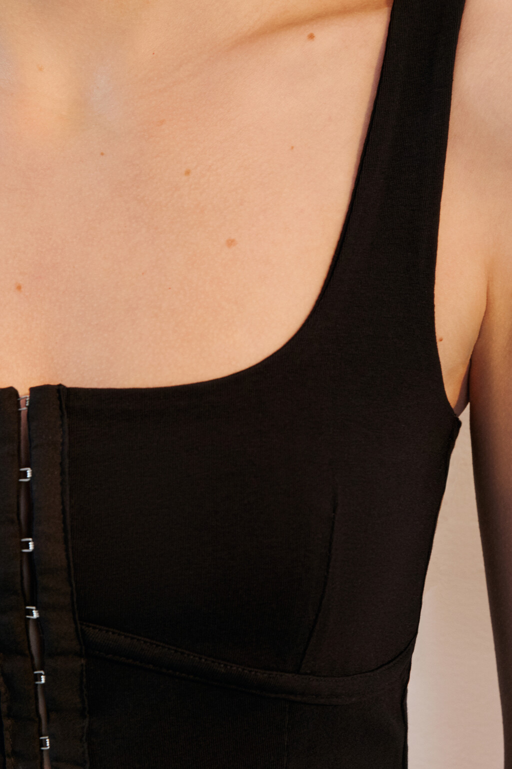 Топ-корсет на широких бретелях - цвет черный - 6