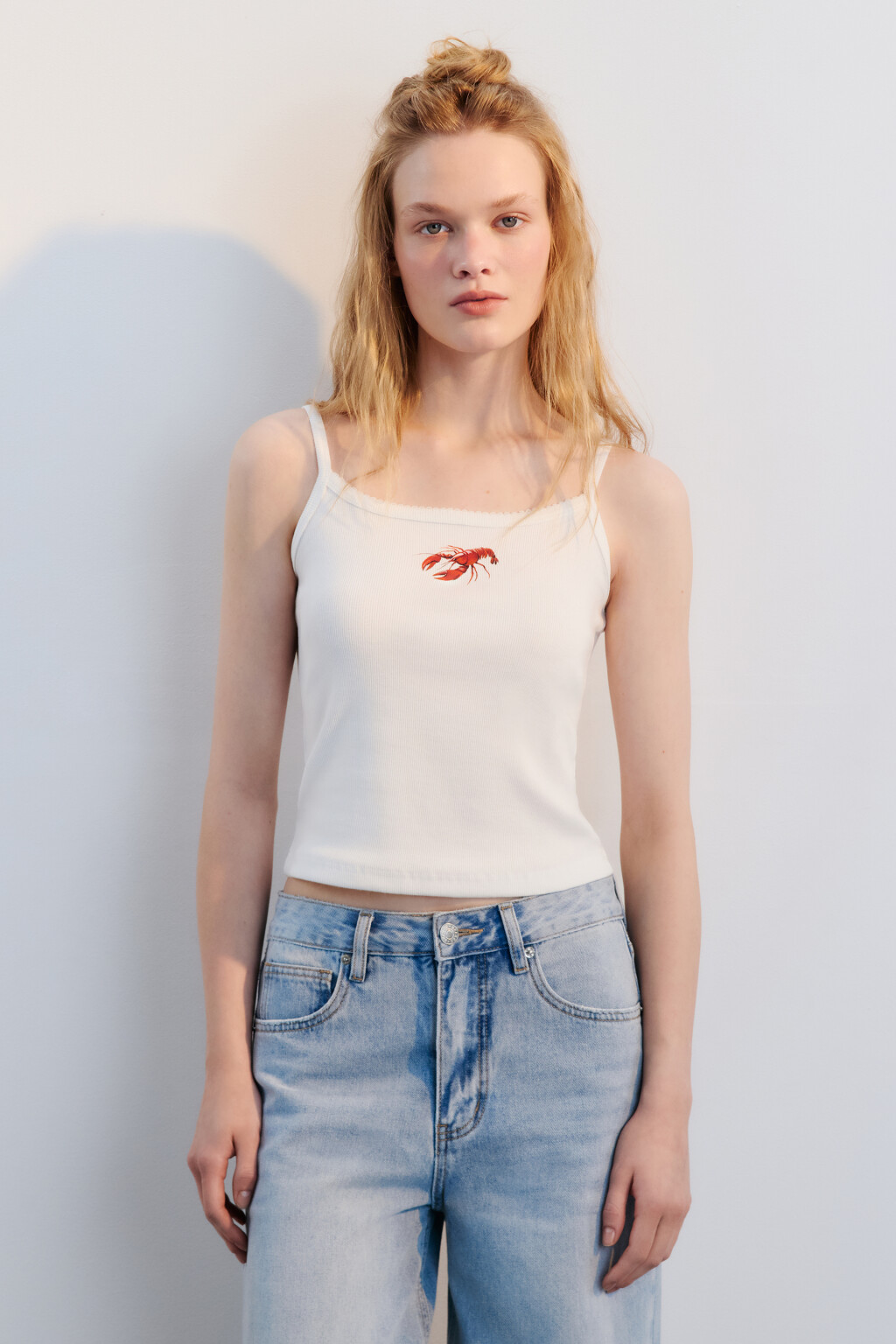 Майка на бретельках с принтом - цвет белый - 2