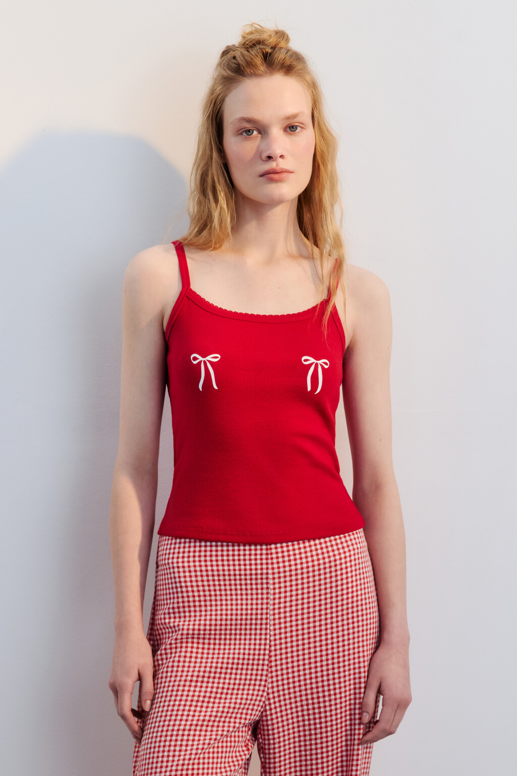 Майка на бретельках с принтом - цвет красный - 2