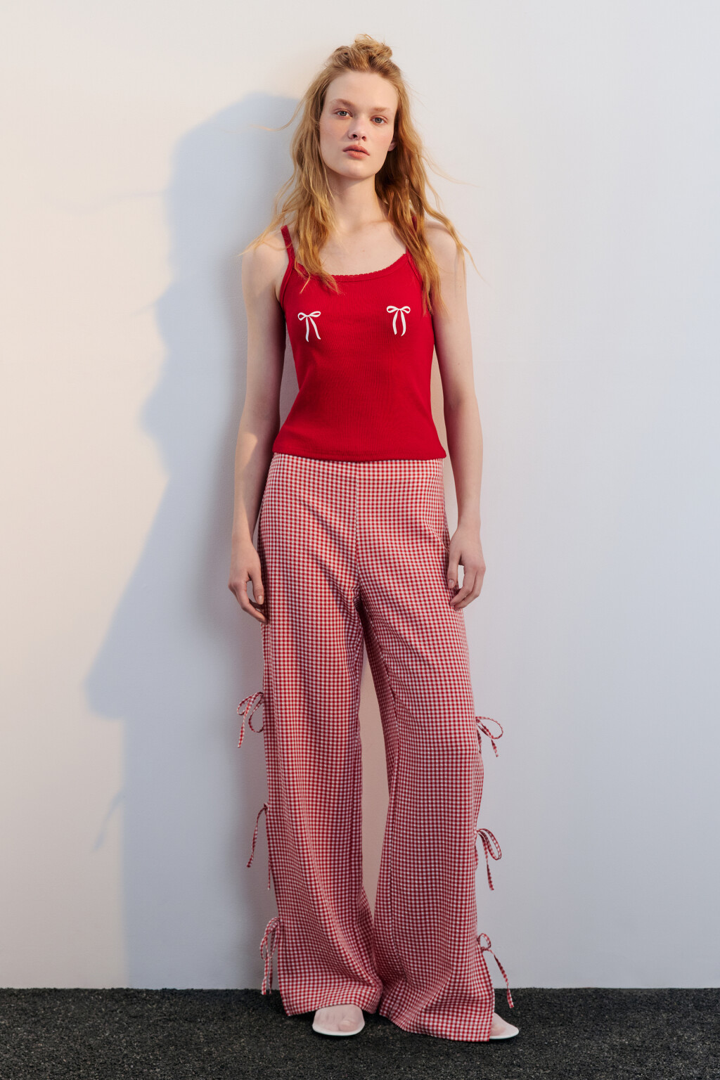 Майка на бретельках с принтом - цвет красный - 4