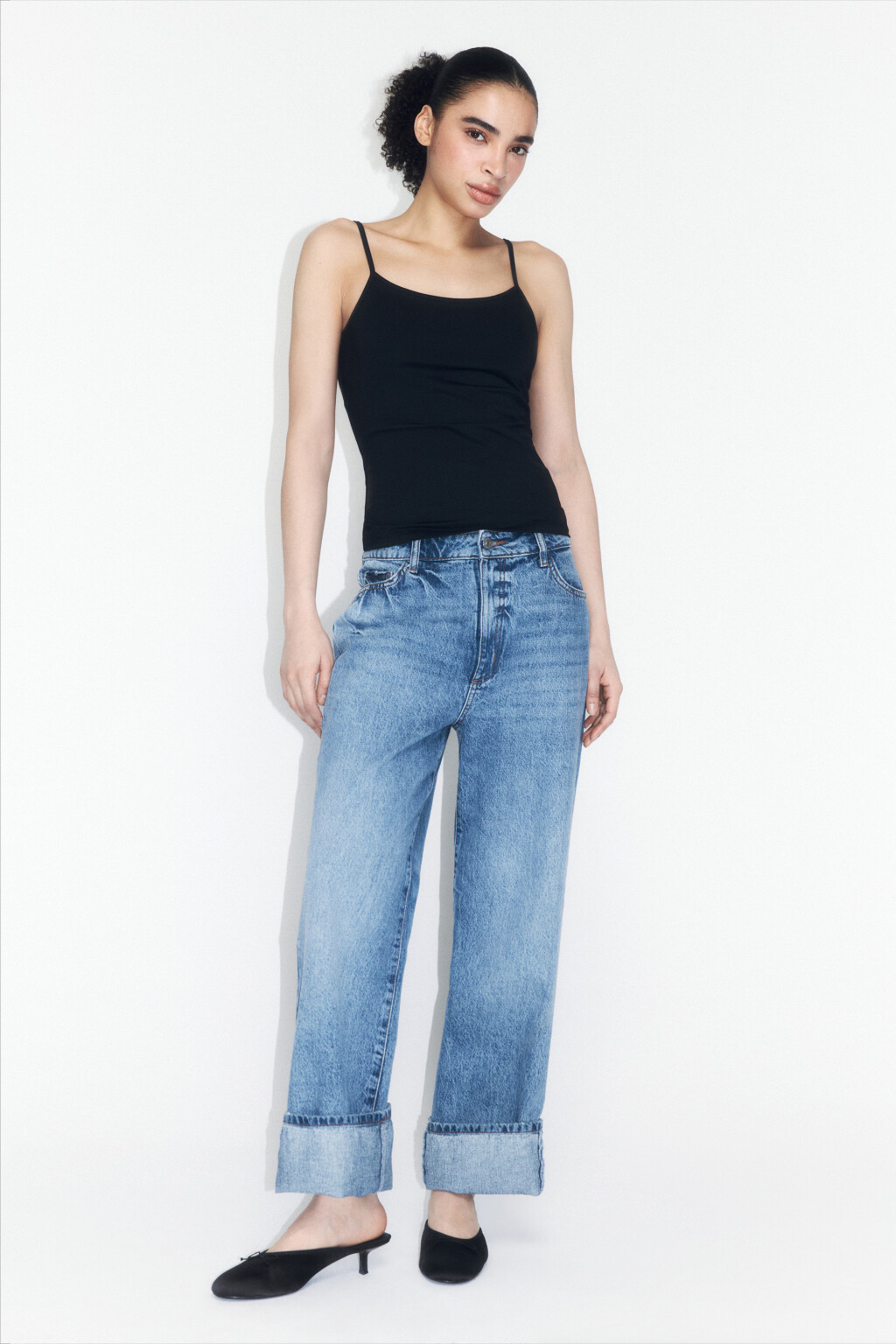 Майка гладкая на тонких бретельках - цвет черный - 4