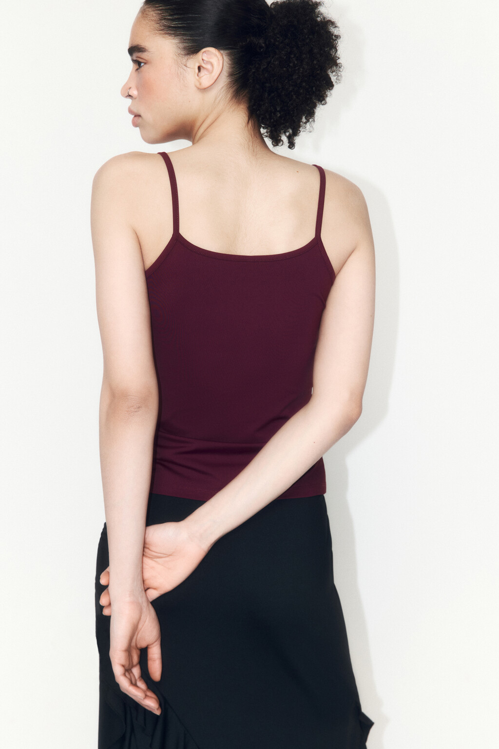 Майка гладкая на тонких бретельках - цвет бордовый - 1