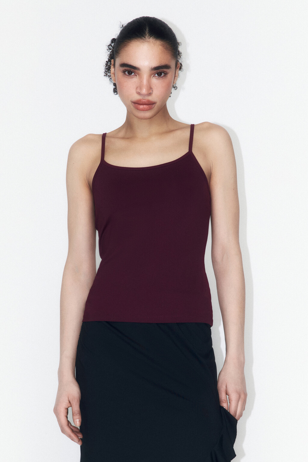 Майка гладкая на тонких бретельках - цвет бордовый - 2