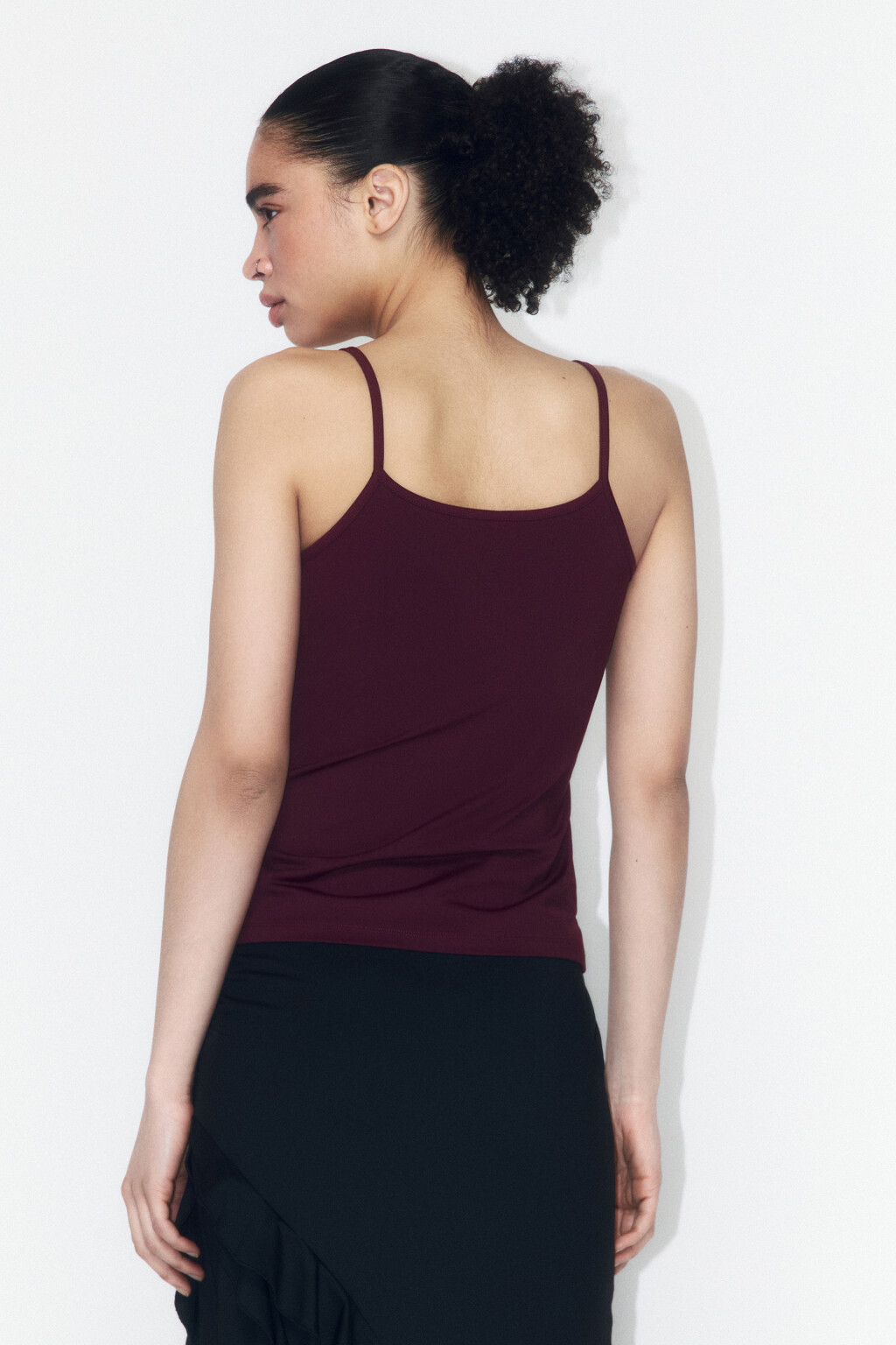 Майка гладкая на тонких бретельках - цвет бордовый - 3