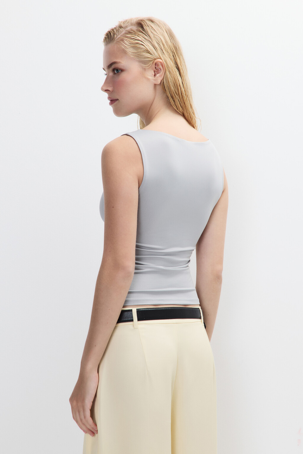 Майка гладкая с вырезом-лодочкой - цвет серый - 3