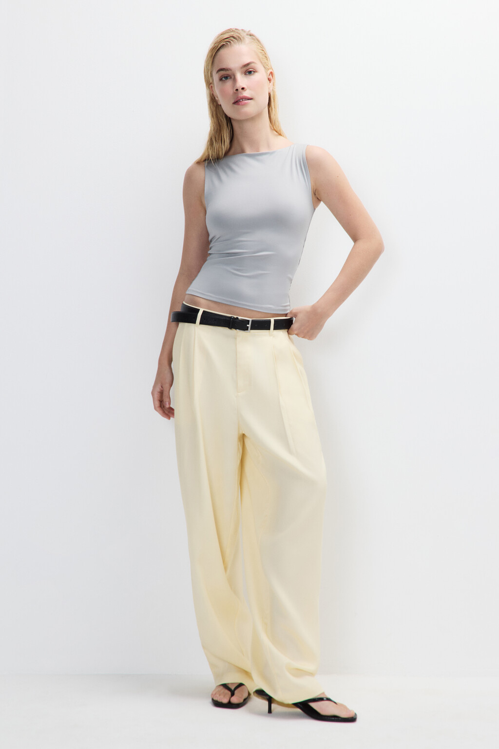 Майка гладкая с вырезом-лодочкой - цвет серый - 4