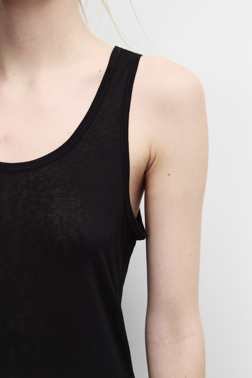 Майка свободная из вискозы - цвет черный - 6