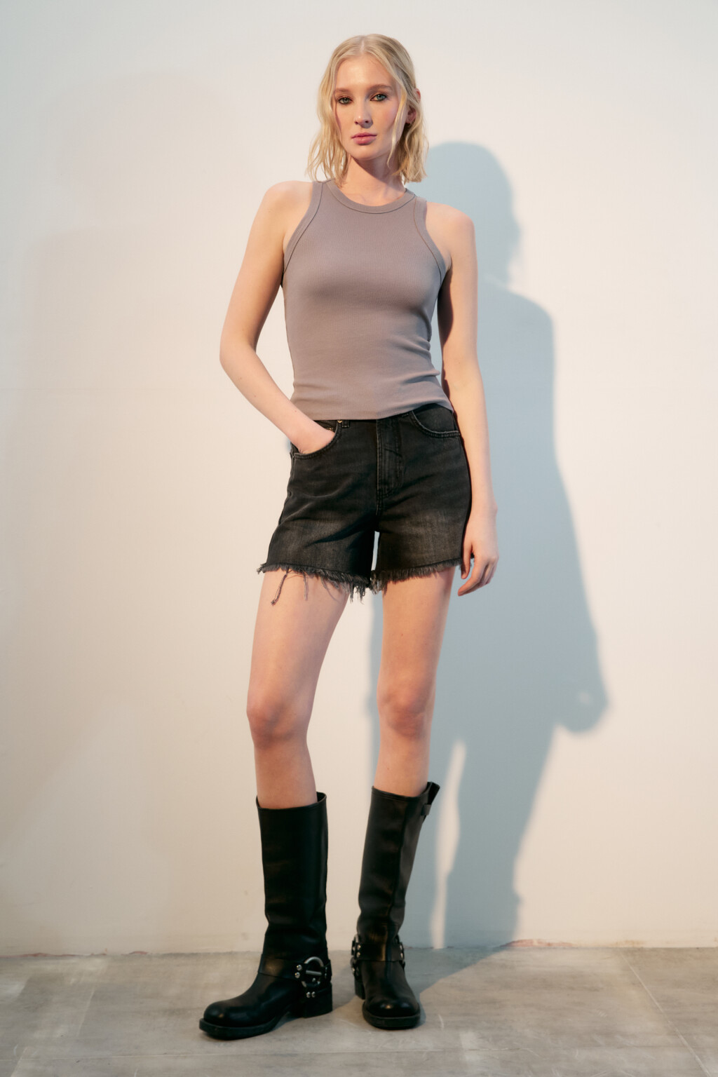 Майка в рубчик с вареным эффектом - цвет серый - 4