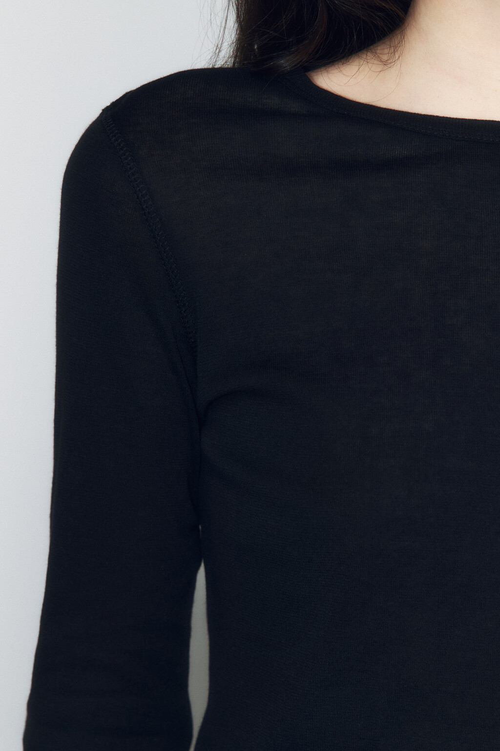 Лонгслив из тонкого хлопкового трикотажа - цвет черный - 6