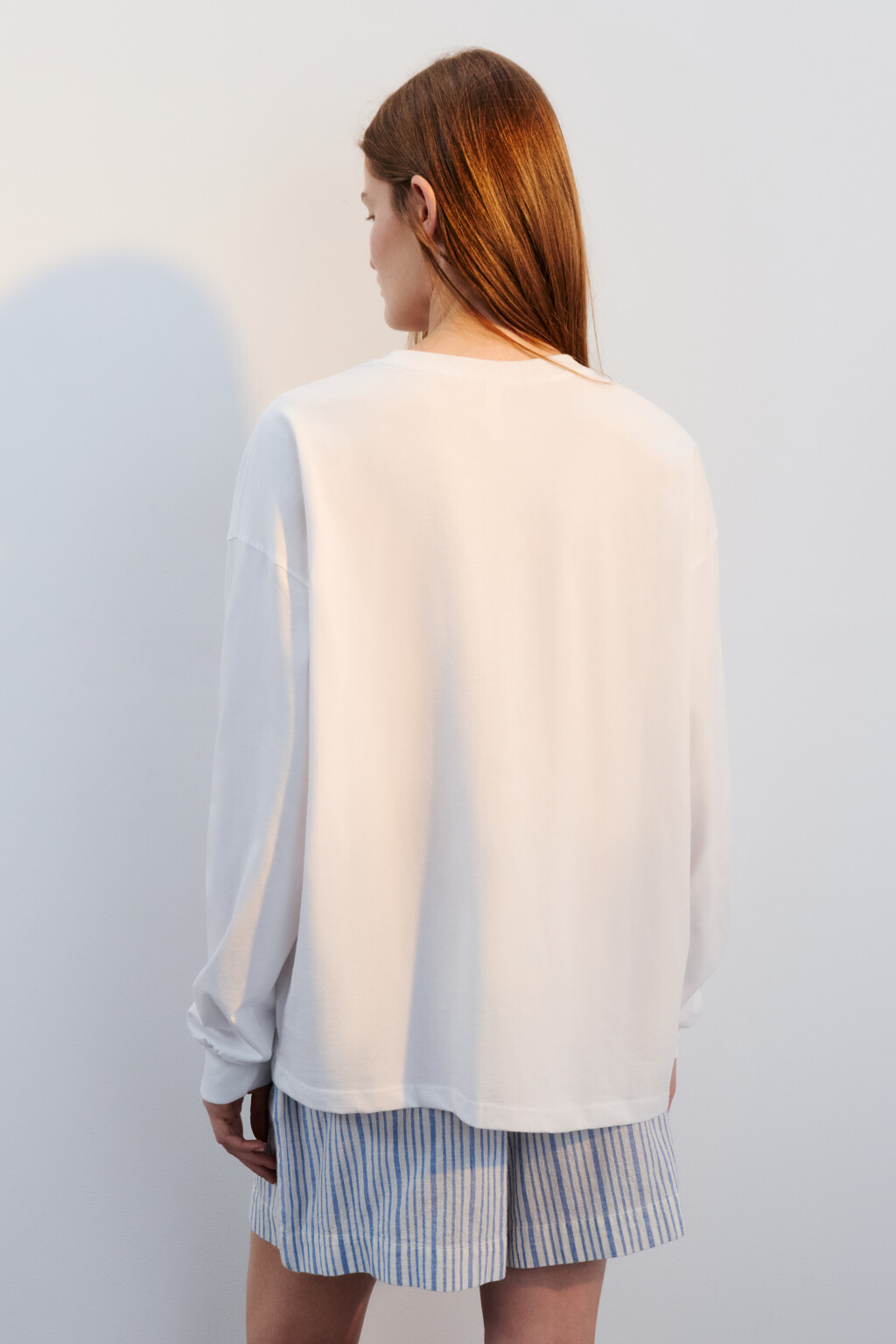 Лонгслив хлопковый с принтом - цвет белый - 3