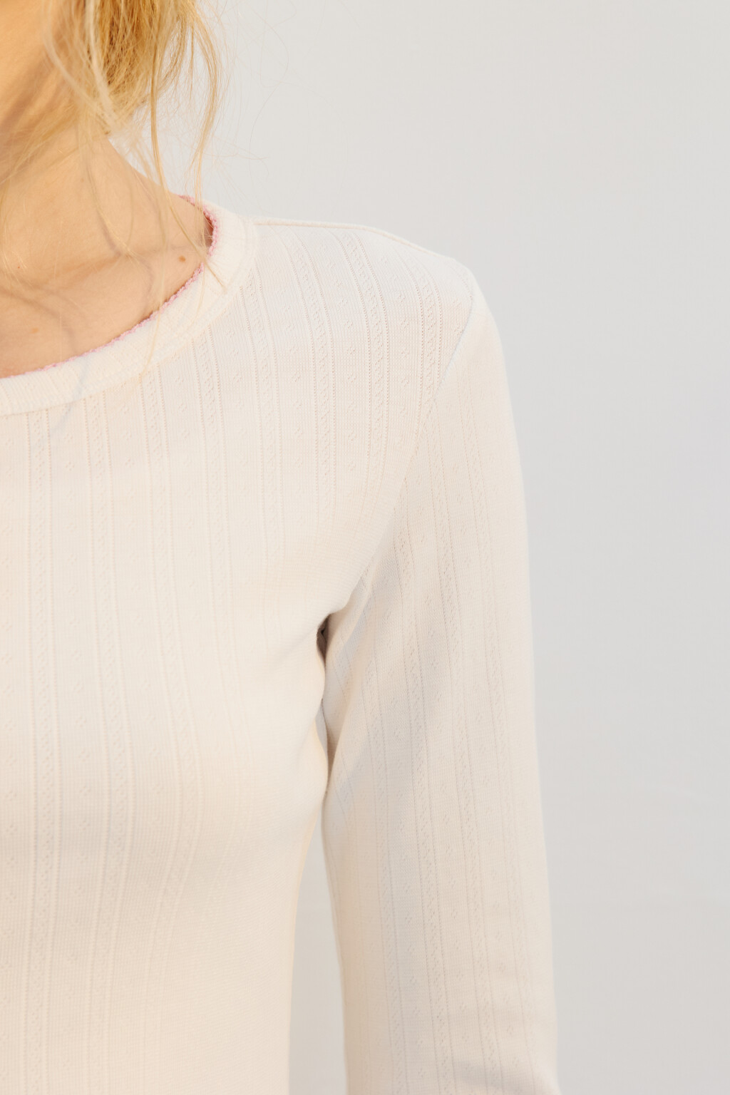 Лонгслив в рубчик на пуговицах - цвет белый - 8