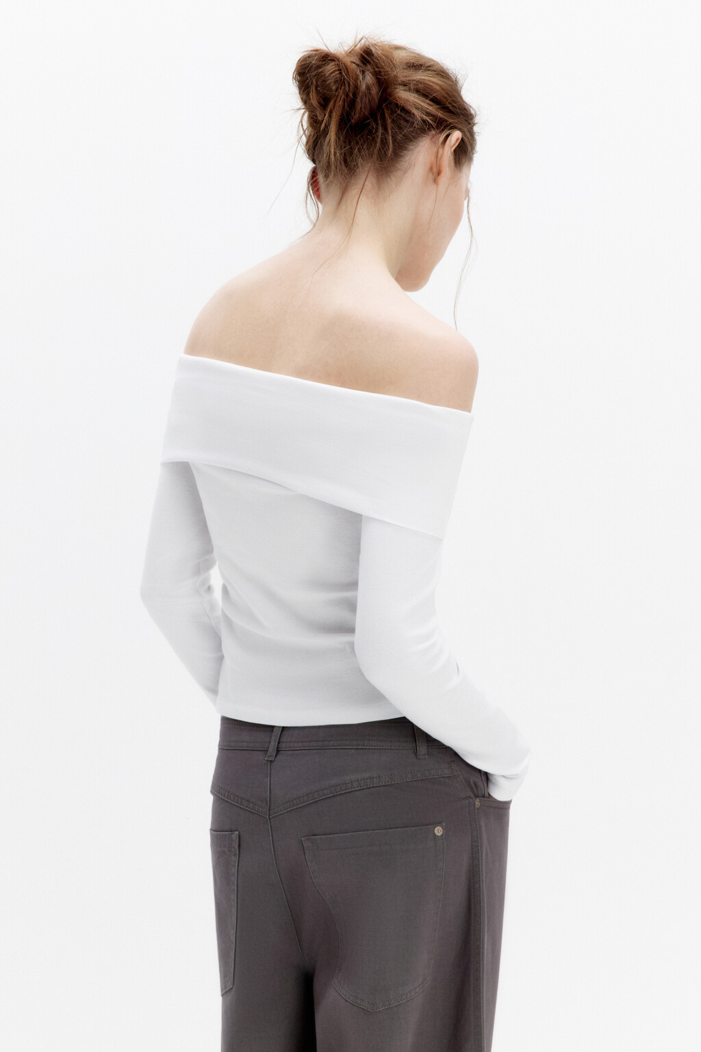 Лонгслив приталенный с открытыми плечами - цвет белый - 4