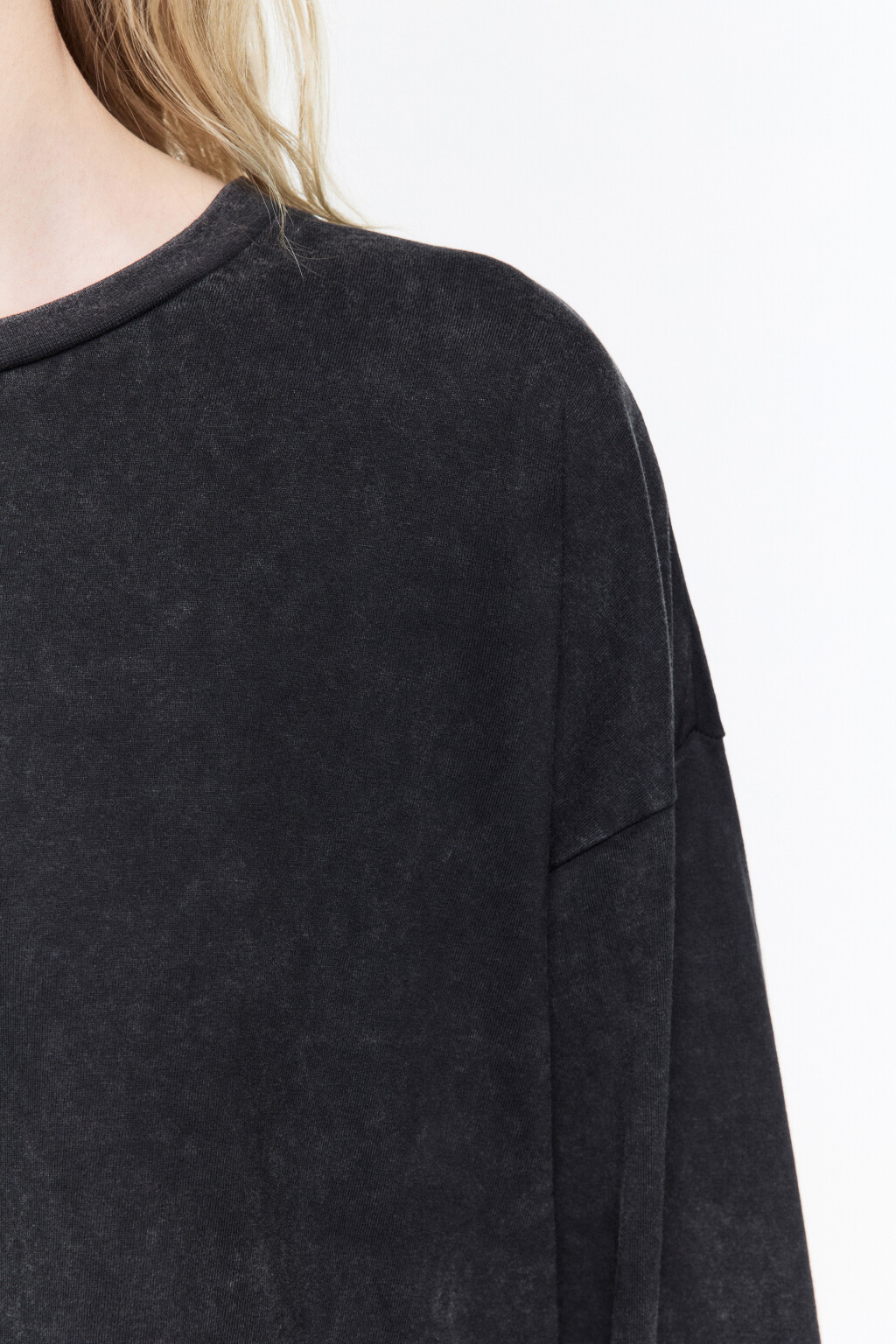 Лонгслив oversize рваный с принтом - цвет черный - 5