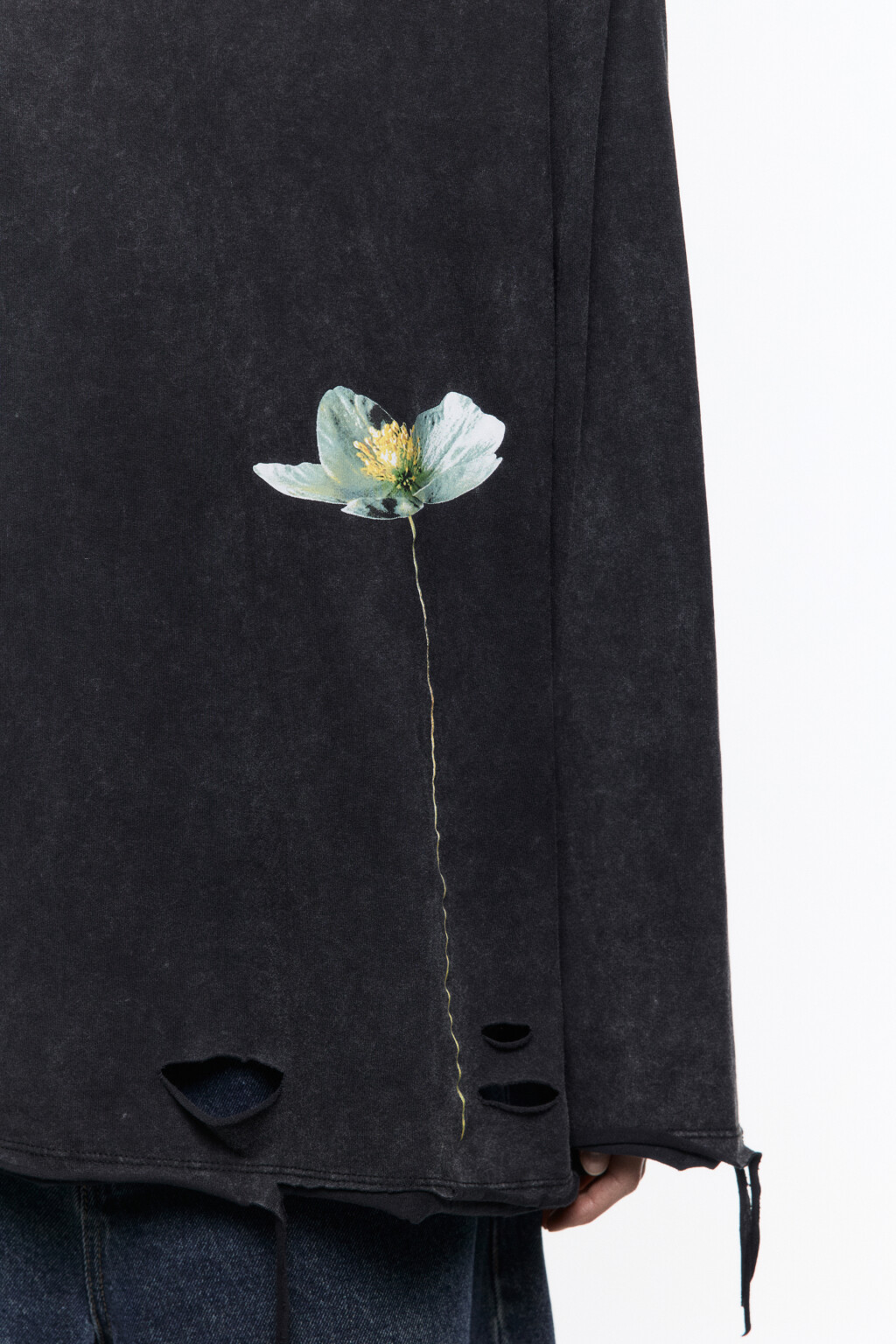 Лонгслив oversize рваный с принтом - цвет черный - 6