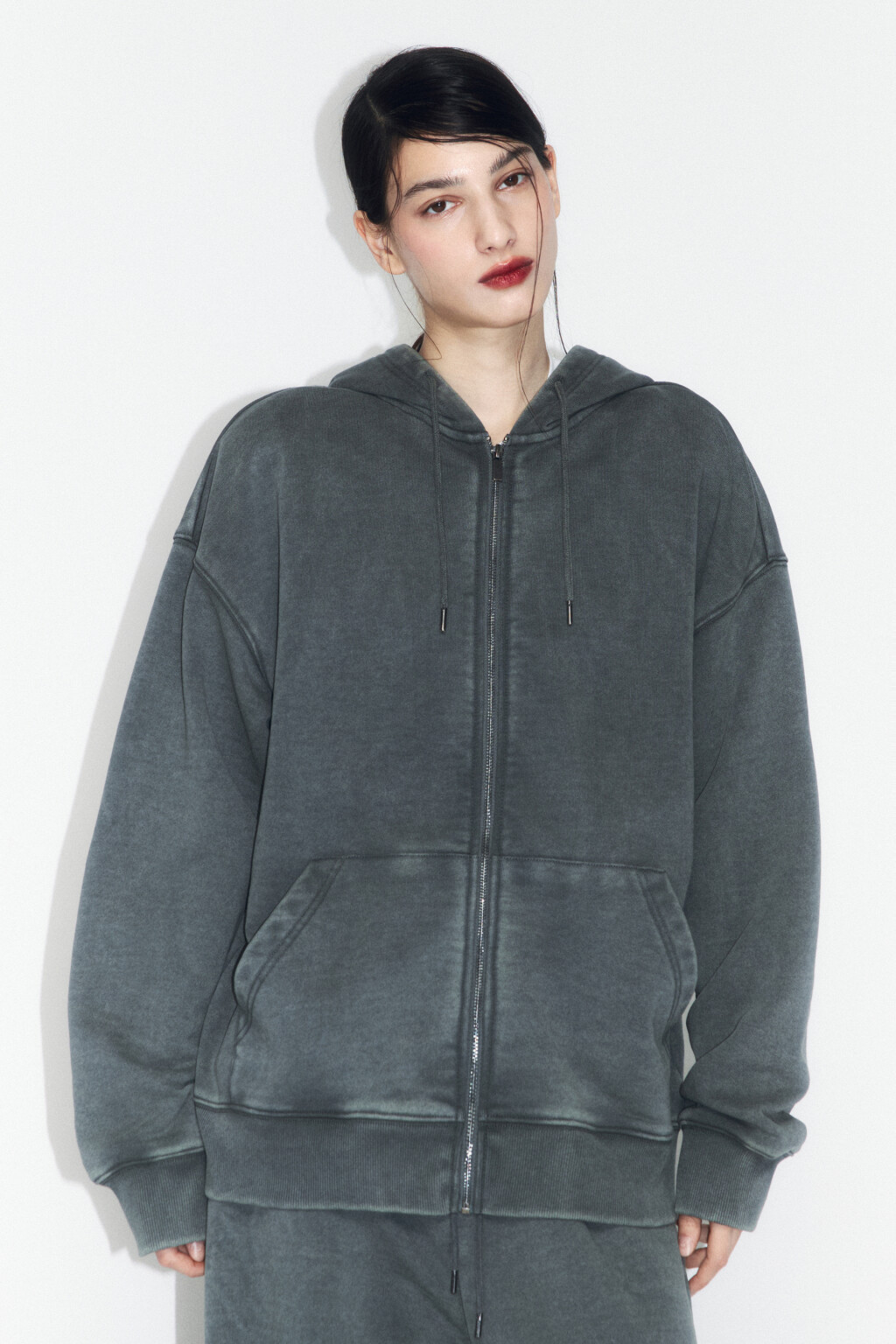 Худи-зипка из футера с вареным эффектом - цвет зеленый - 3