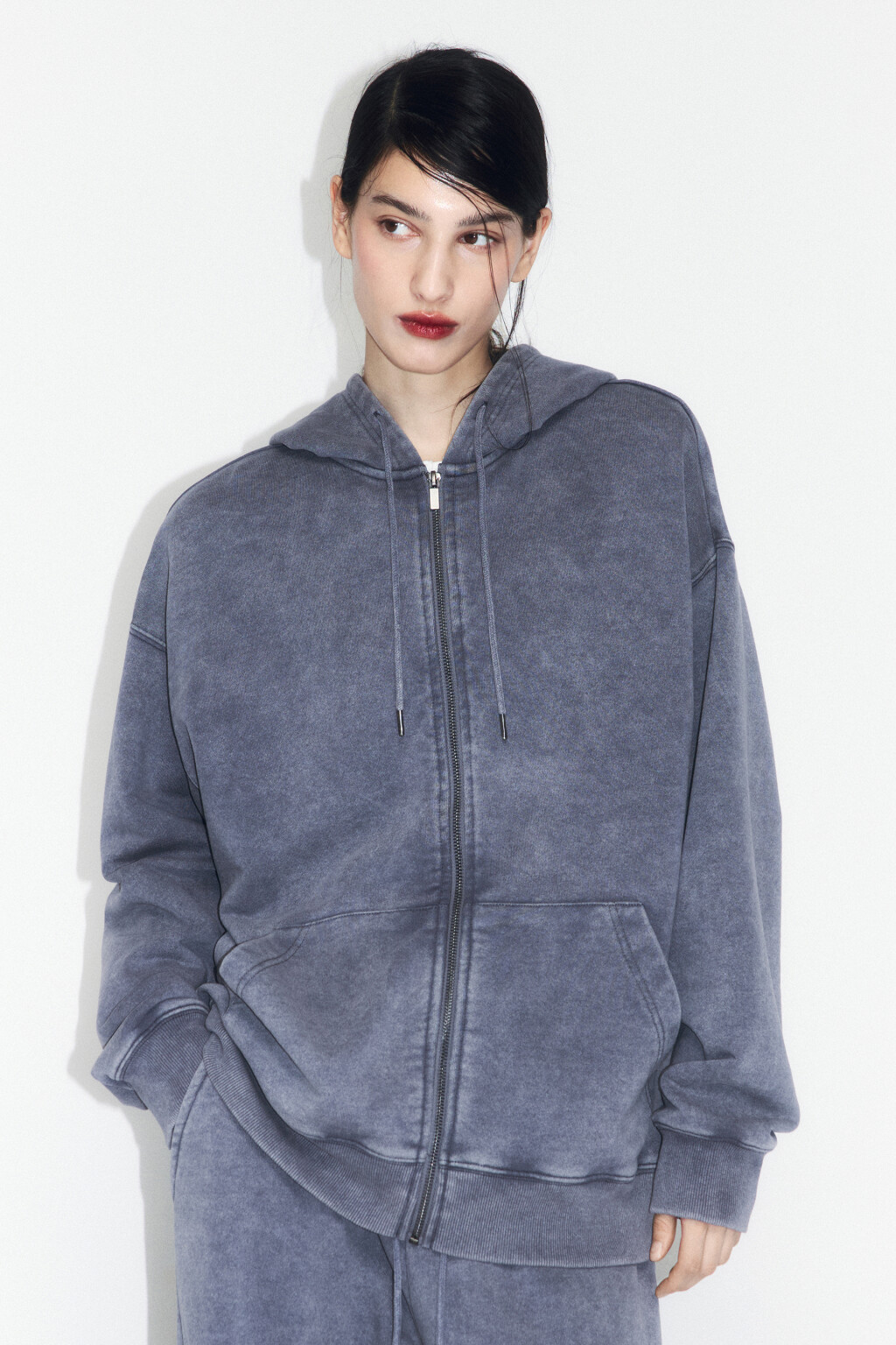 Худи-зипка из футера с вареным эффектом - цвет серый - 2